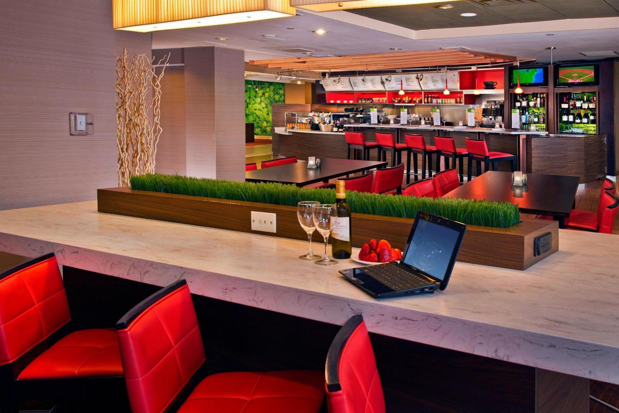 Courtyard Long Island Macarthur Airport Ронконкома Екстериор снимка
