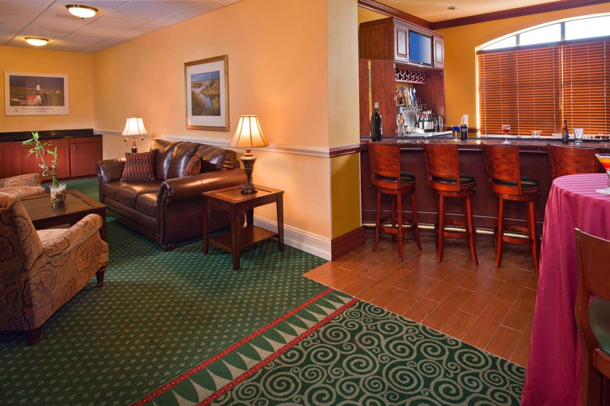 Courtyard Long Island Macarthur Airport Ронконкома Екстериор снимка