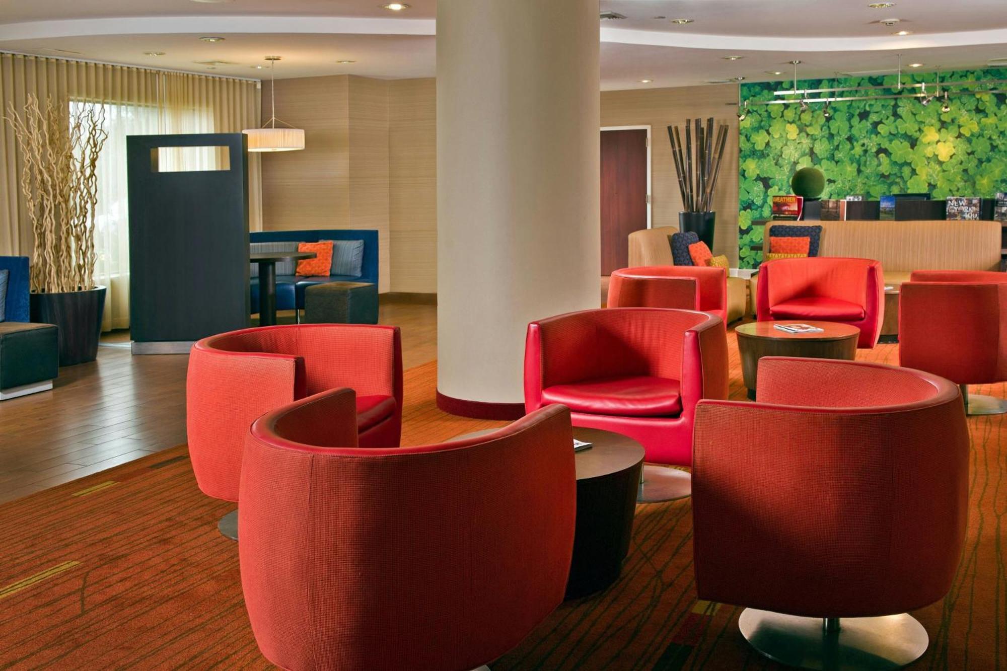 Courtyard Long Island Macarthur Airport Ронконкома Екстериор снимка