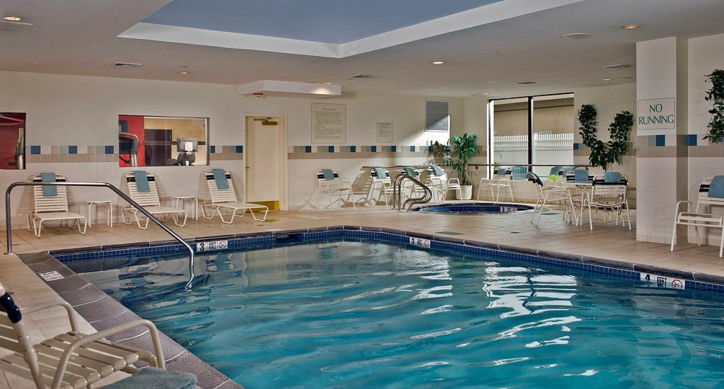 Courtyard Long Island Macarthur Airport Ронконкома Екстериор снимка